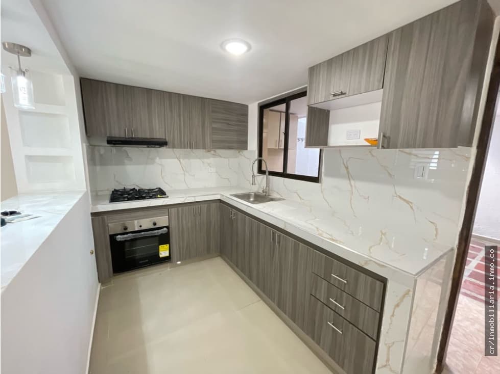 SE VENDE LUJOSA CASA EN EL JARDÍN — foto 2