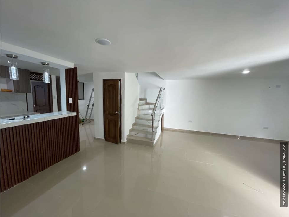 SE VENDE LUJOSA CASA EN EL JARDÍN — foto 4